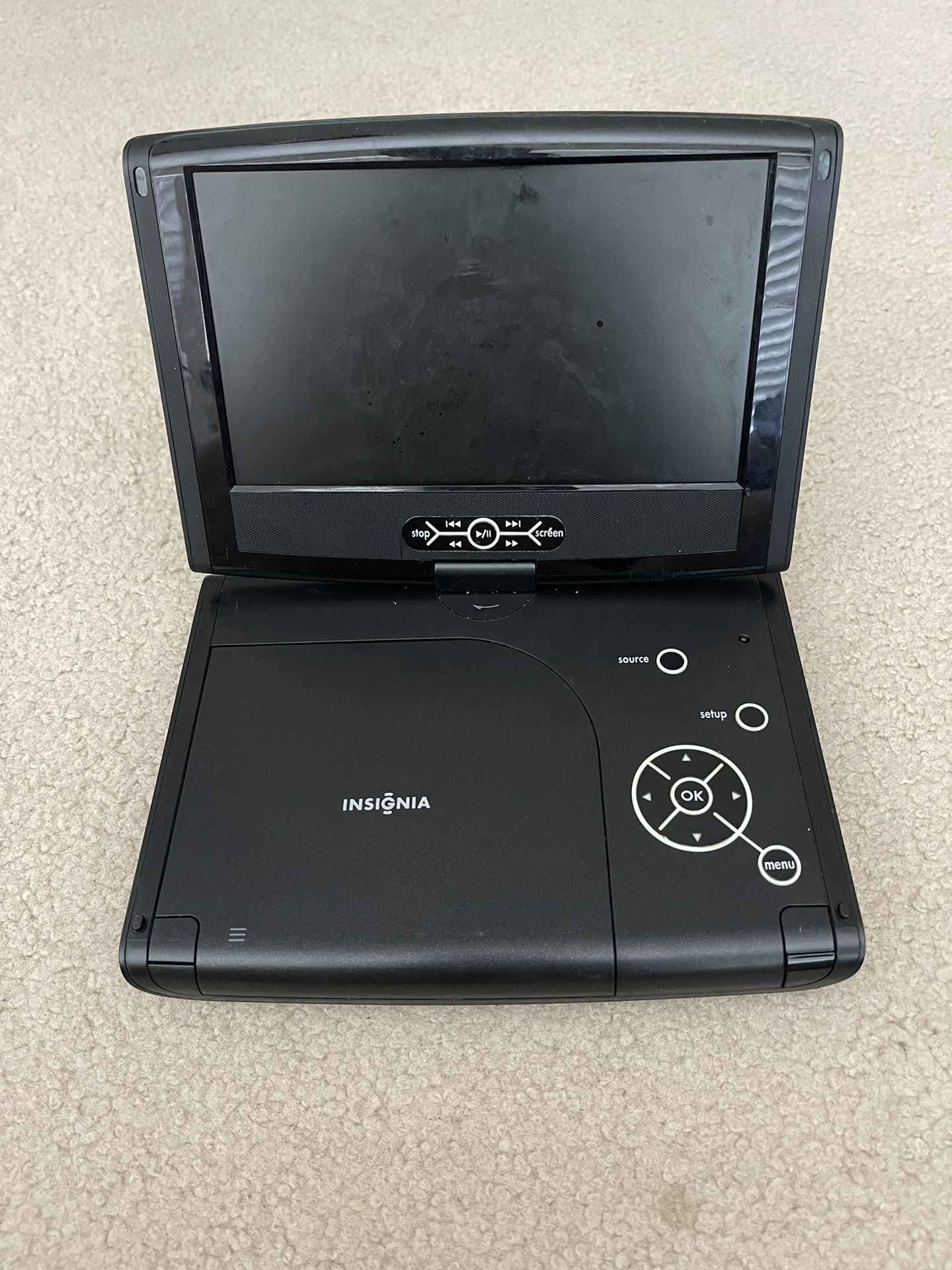 Insignia NS-PDVD10 Portable DVD Player (10.2"). Includes Case