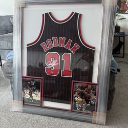 Signed Dennis Rodman Chicago Bulls Jersey (Framed) – Fanatics Authentic Hologram