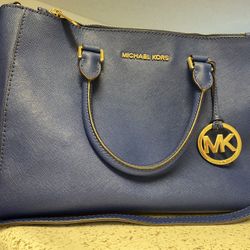 Michael Kors Purse And Wristlet