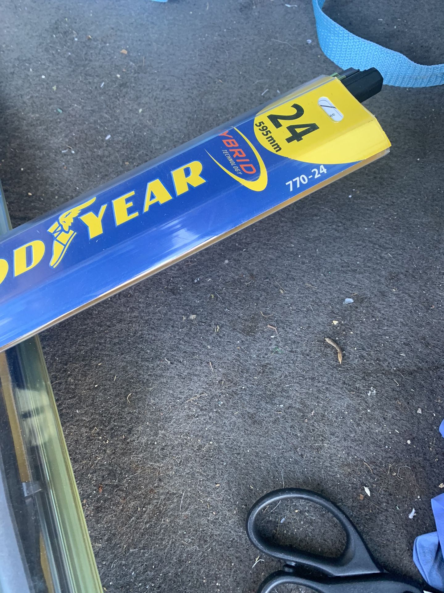 Hybrid (1) 24 Inch And (1) 22 Inch Windshield Wipers. Each $10 Or Both $15 Firm