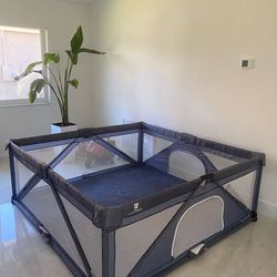 Large Foldable baby play pen 6’x6’ feet