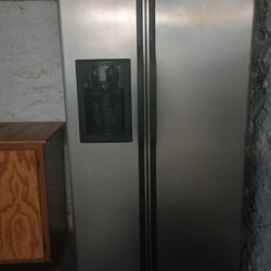 Refrigerator 