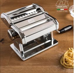 Marcato Atlas 150 manual pasta machine made of chrome steel.