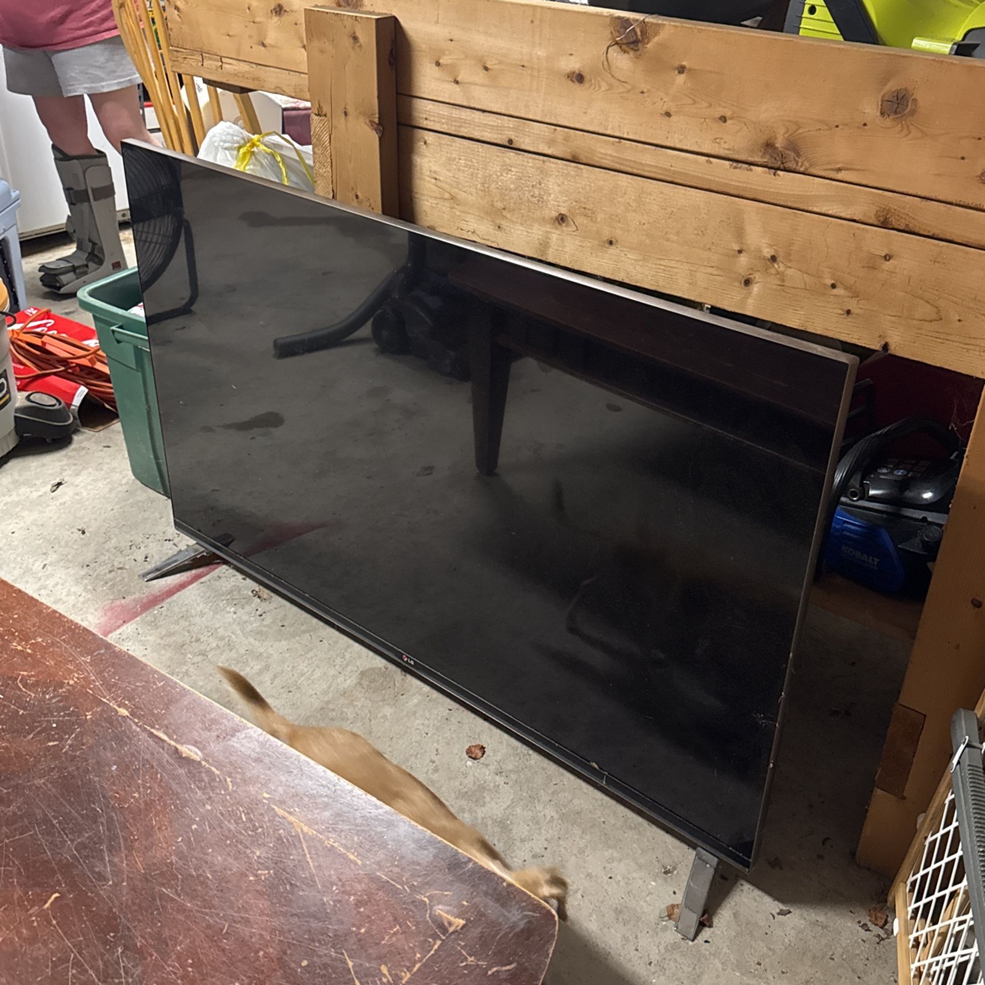 Free 48” LG Tv