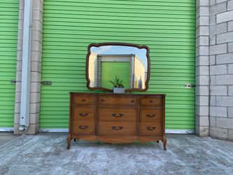 Vintage Antique Dresser w/ Mirror