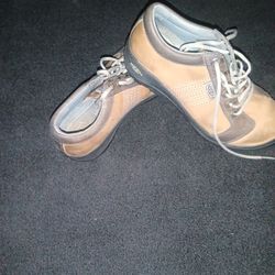 Keen Size 9 Shoe