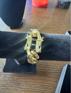 Gold Cuban chain and bracelet