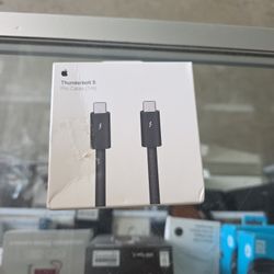 Apple Thunderbolt 5 Pro Cable 1m