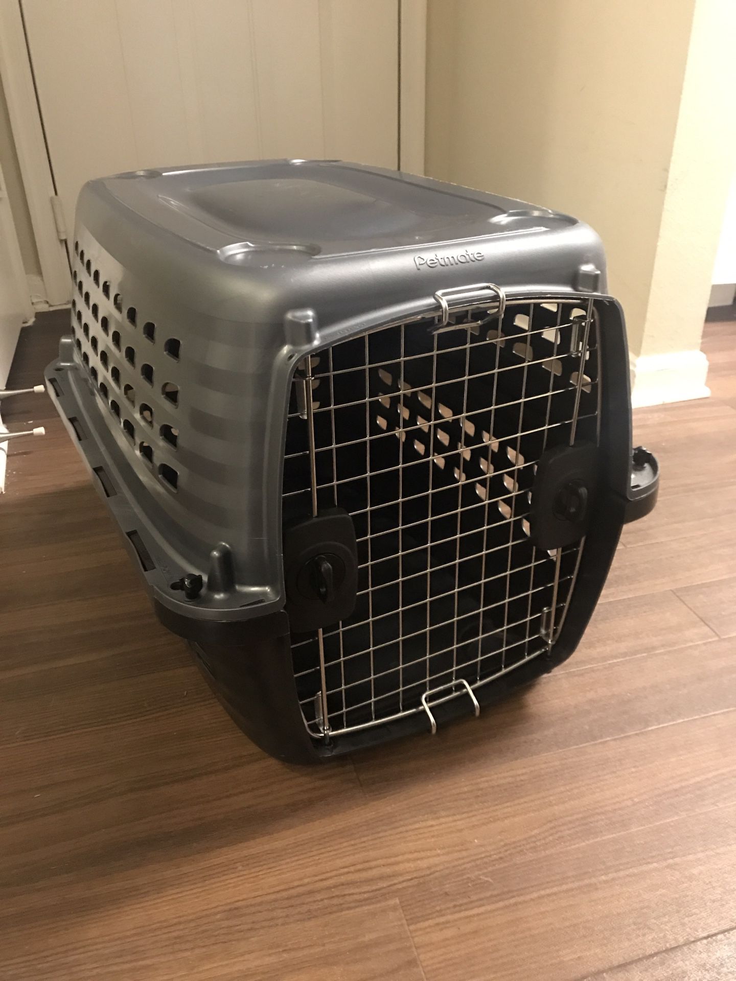 Travel crate for medium sized dog/cat
