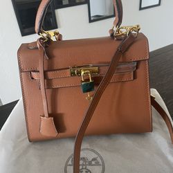 Hermès Kelly Mini Veau Epsom Rogue Red Size 18 for Sale in Anaheim, CA -  OfferUp