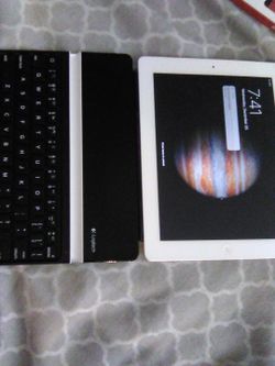 Ipad A1460 with Logitech Bluetooth keyboard. Icloud lock parts only