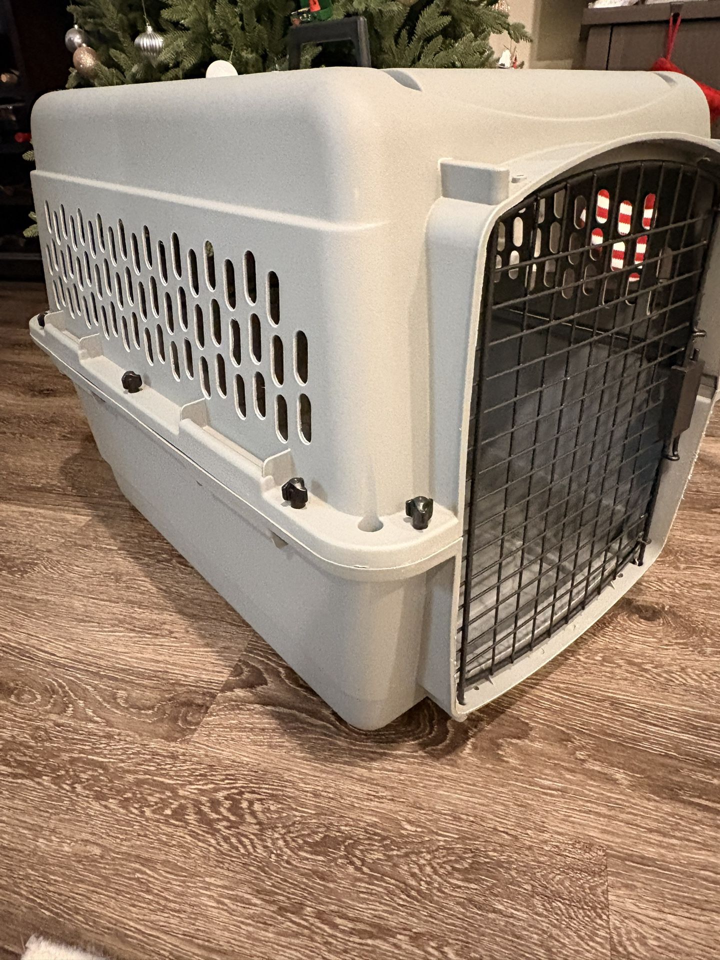 Tan Dog Kennel Crate, 28-in, 25-35 lbs