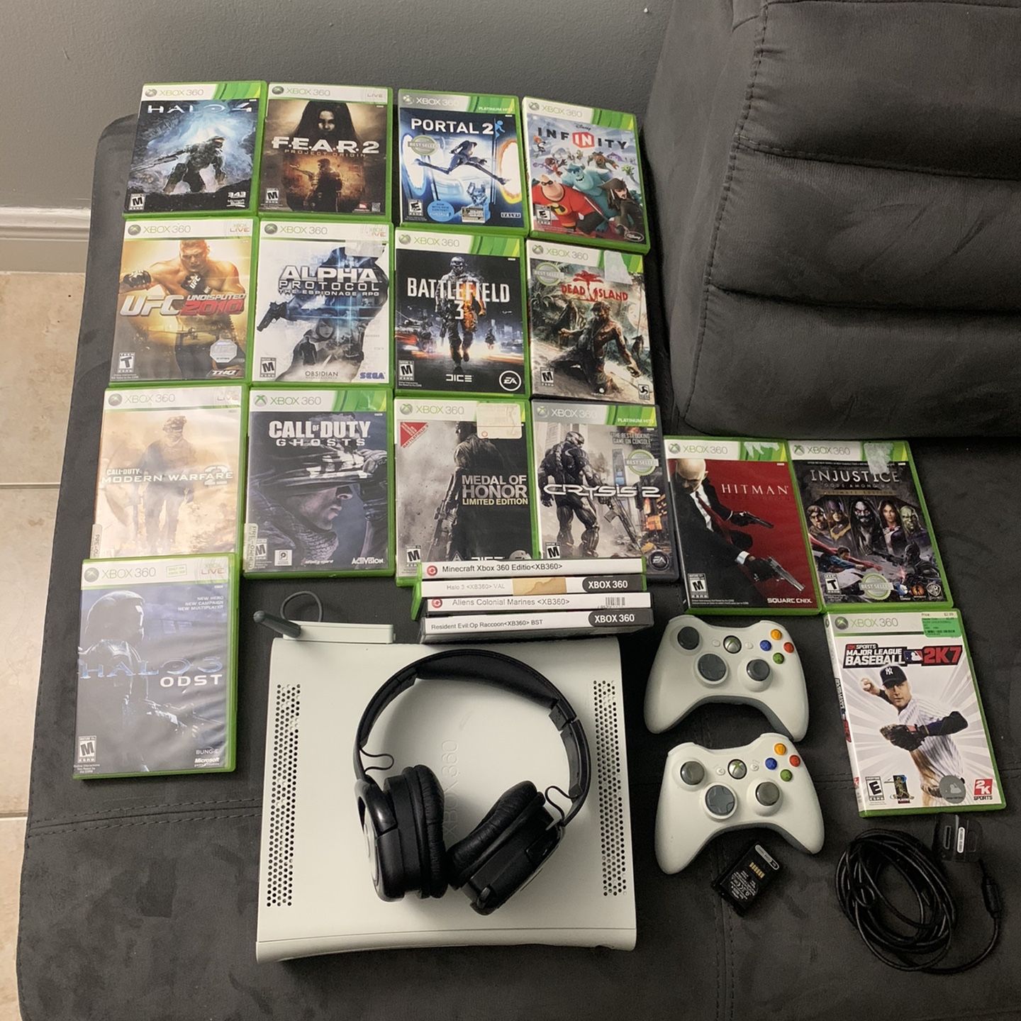 XBOX 360 /2 Controller/wireless Network Adapter/20 Games