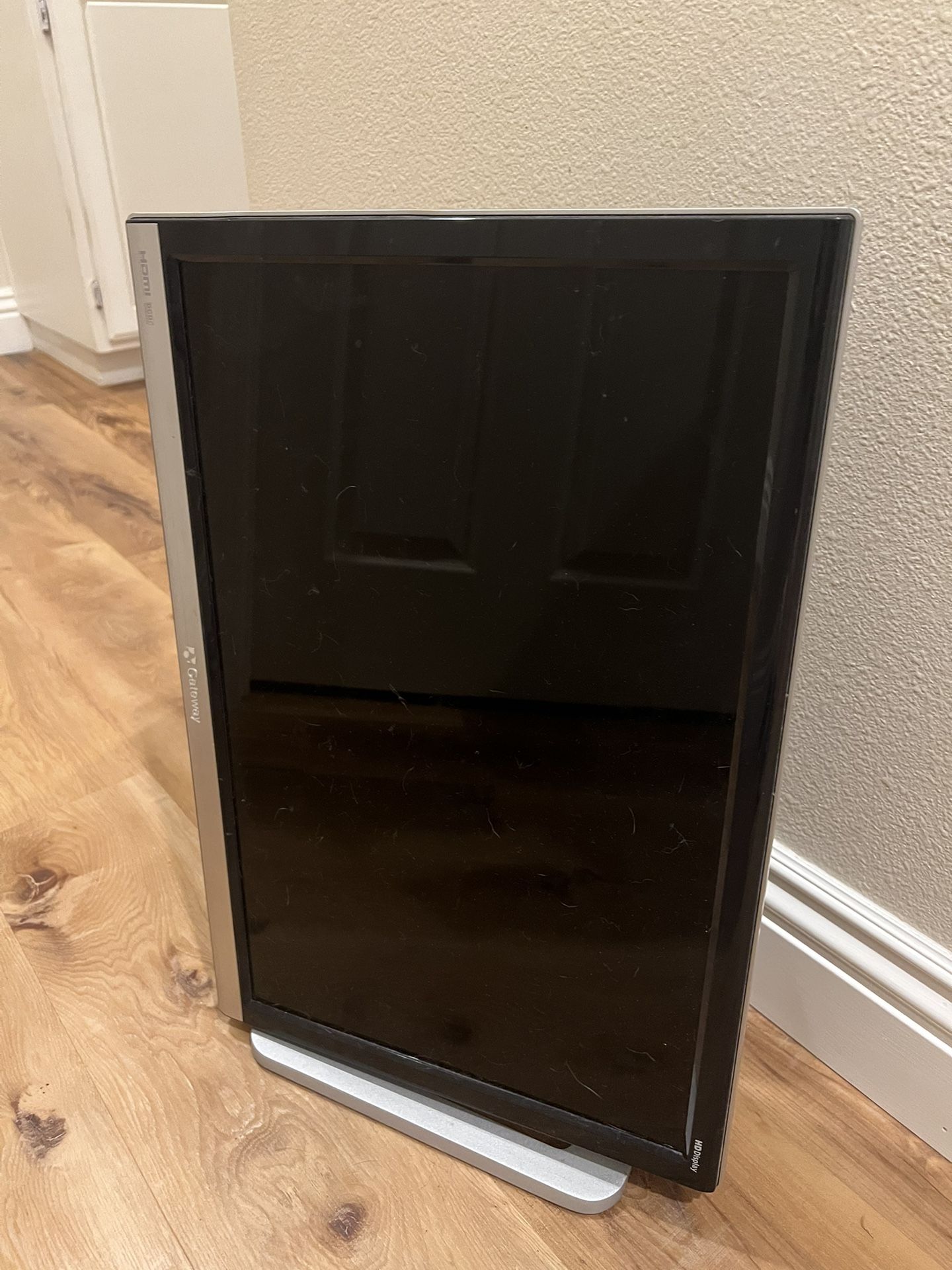 Computer Monitor. 24 Inch Screen.