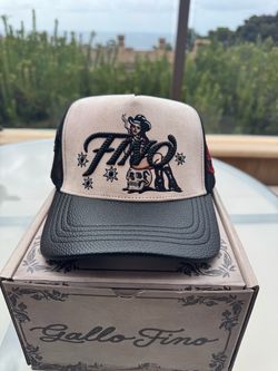 Gallo Fino Del Oeste Trucker Hat