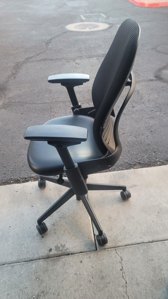 Steelcase Leap V2 Office Desk Gaming Chairs