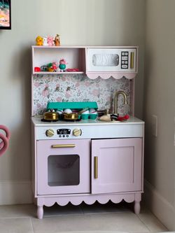 Play Kitchen/Toy Kitchen