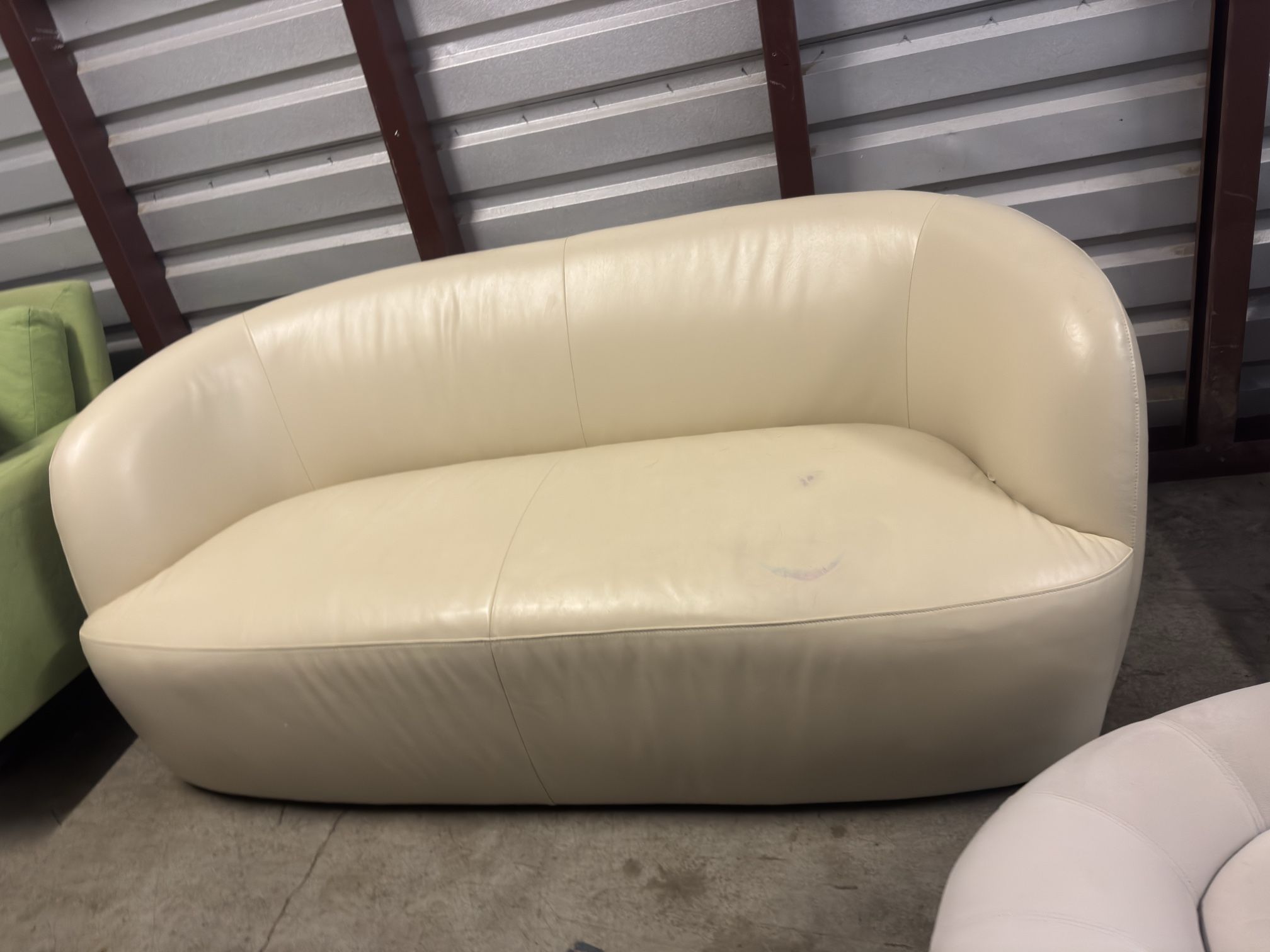 Love Seat Couch Sofa (Free Delivery)π
