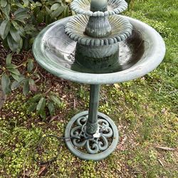 Set of 2 Metal Outdoor Patio . Read Description 1st