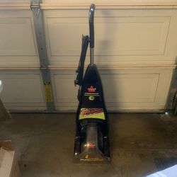 Power steamer cleans carpets USED