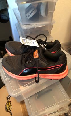 Pumas size 8