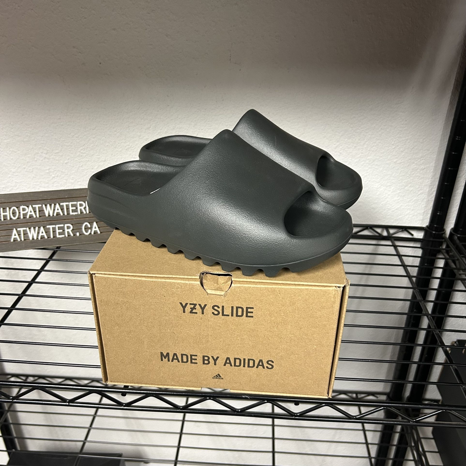 Size 9M Yeezy Slide “Dark Onyx” - colegiosementinhadosaber  display picture 1