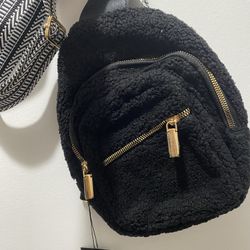 Bag for Women Men, Feather Cross Body Fanny Pack Crossbody Chest Bag Anti Theft Purse with Adjustable Strap ( Please follow my page all brand new )