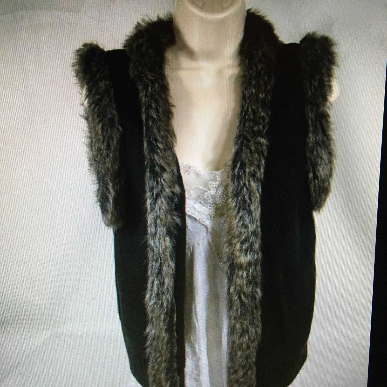 Wet seal Womens Sweater Vest Size LMedi Brown Faux Fur Sleeveless Cardigan w/ Clasp