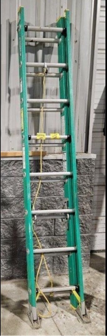 Fiberglass 16 Foot Extension Ladder