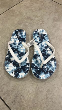 Old Navy Boy’s / Girl’s Tie Dye Flip Flop Sandals, Size 12-13