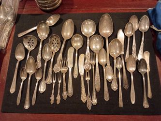 Small collection of vintage spoons/flatware.