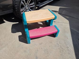 Kid picnic table