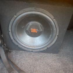 400w Kicker Amp And JBL Sub