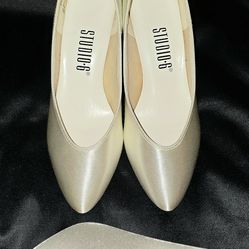 Dyeable White Satin Pumps