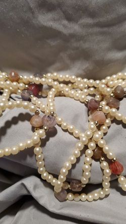 Pretty pearl beaded necklace