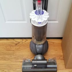 NEW cond DYSON ANIMAL BIG BALL VACUUM WITH COMPLETE ATTACHMENTS  , AMAZING POWER SUCTION  WORKS EXCELLENT  IN THE BOX 