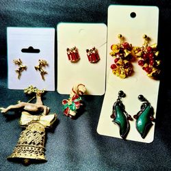 VINTAGE 7 PIECES OF MISCELLANEOUS CHRISTMAS EARRINGS &PINS/BROOCHES 