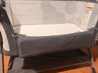 Baby Bedside Bassinet with Mattress