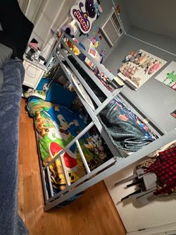 Kids twin bunkbeds