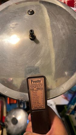 Stove top pressure cooker