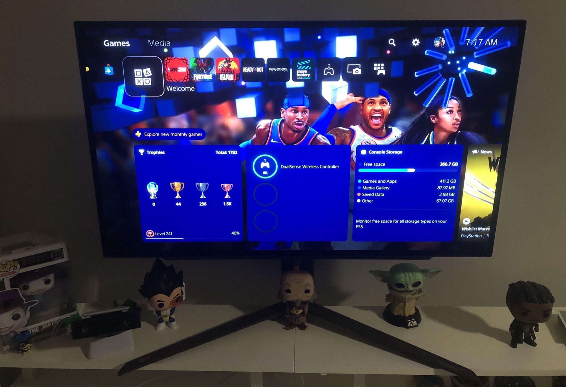 LG 27" UltraGear™ OLED Gaming Monitor QHD with 240Hz Refresh Rate 0.03ms Response Time - 27GR95QE-B