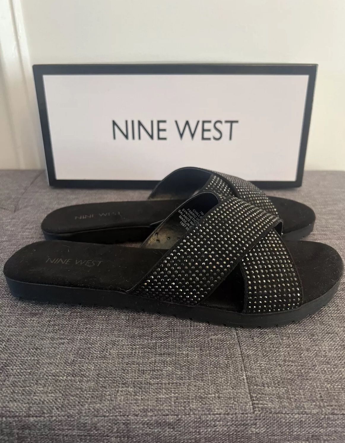 Nine West Women's Flat Black Sandals With  Rhinestone Embellishment Size 7