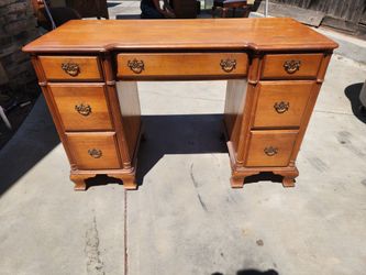Vanity with chair and mirror for Sale in Manteca