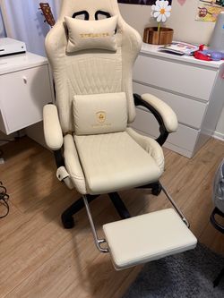 Gaming chair with speakers
