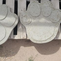 16x16  2in Thick Concrete Dog Paws Stepping Stone 