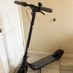 Segway Ninebot Kick Scooter F25 / F40 – Charger + Extra Tire Included