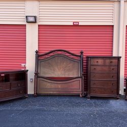 Complete Queen Bedroom Set 