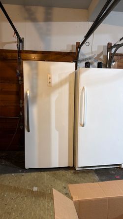 Like-New Frigidaire Full-Size Upright Freezer – Excellent Condition!