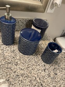 Threshold Bathroom Set 