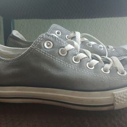 Great condition Grey/White Converse low top shoes size 7men